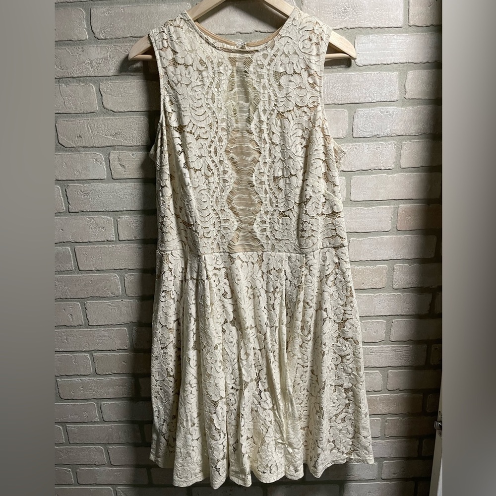 Danny and Nicole cream lace dress size 18